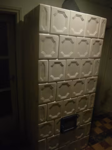 Fehér medálos cserépkályha