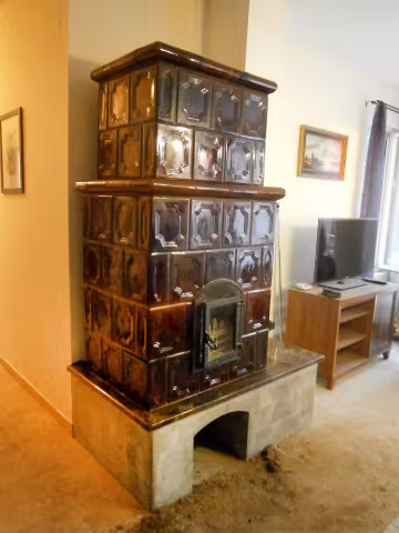 hagyományos párkányos cserépkályha Pécel