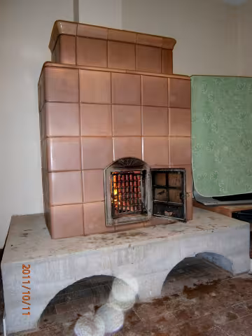 Meiseni párkányos cserépkályha 